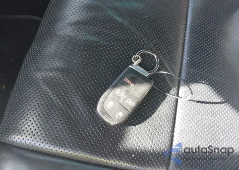 2014 Jeep Grand Cherokee Overland z USA, uszkodzony, nr VIN 1C4RJFCT4EC328833